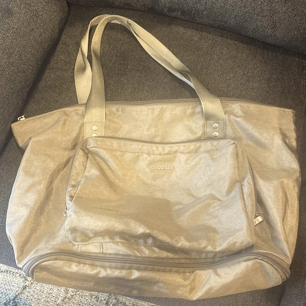 Just like new Baggallini weekender bag, travel tote. Excellent condition.